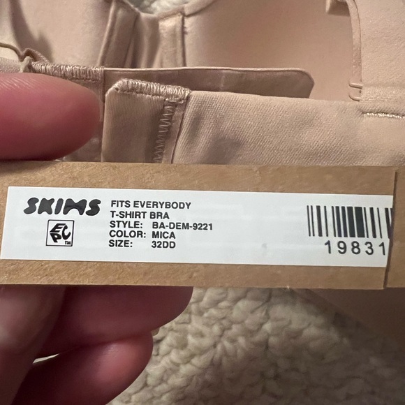 Skims Fits Everybody T-shirt bra Seamless mica Bra 32DD 32E - Picture 4 of 8